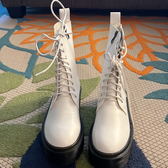 Shein White And Black Boots - Picture 2 of 4